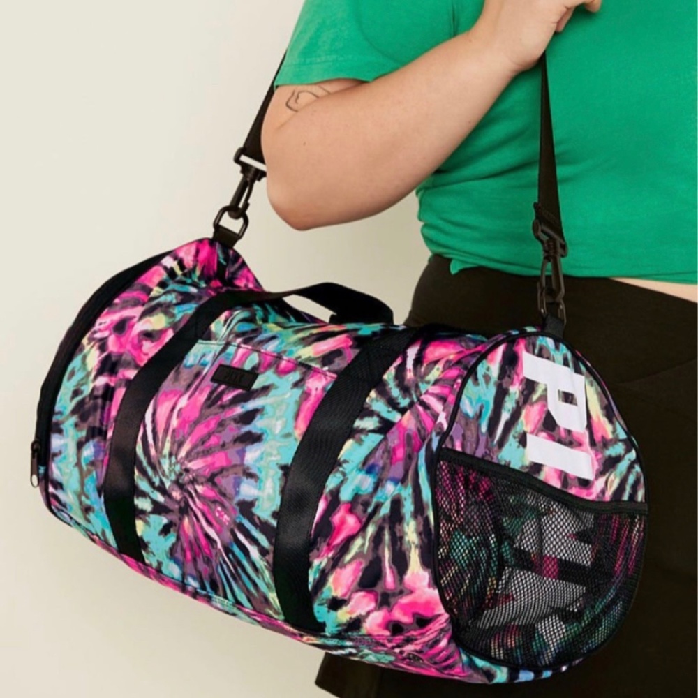 Victoria’s Secret PINK duffle bag   Removable and adjustable shoulder strap Zipp